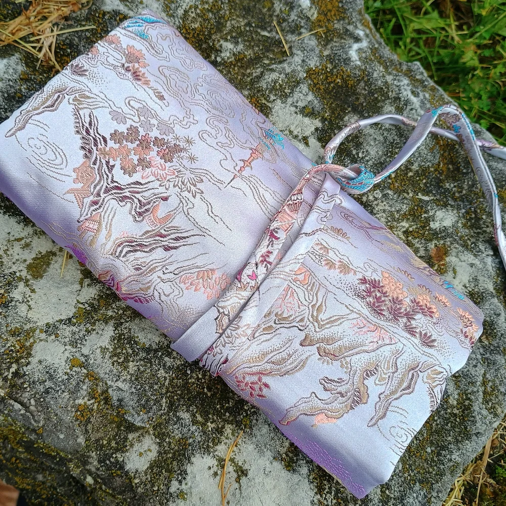 GoRGEoUS Asian inspired satin jewelry or makeup bag w pockets, jewelry bag
